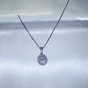 Floating diamond necklace